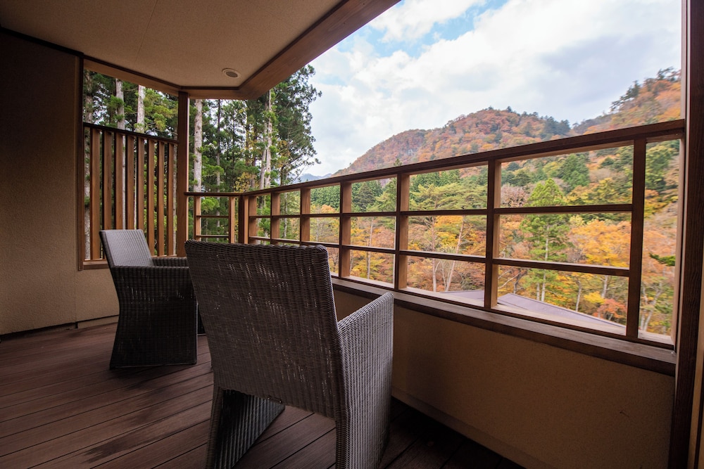 スタンダード 4 人部屋 バルコニーからの眺望0 | 塩の湯温泉 蓮月