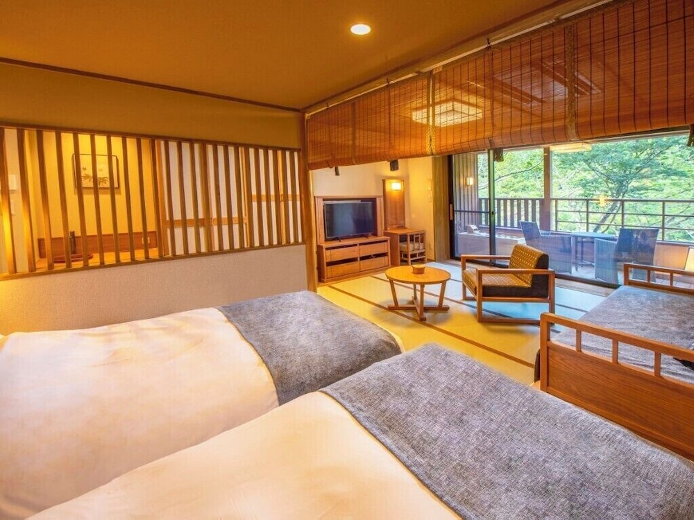 天然温泉露天風呂付デラックスツイン(滞在時間14時~10時/夕食17:30~) 禁煙 | 塩の湯温泉 蓮月