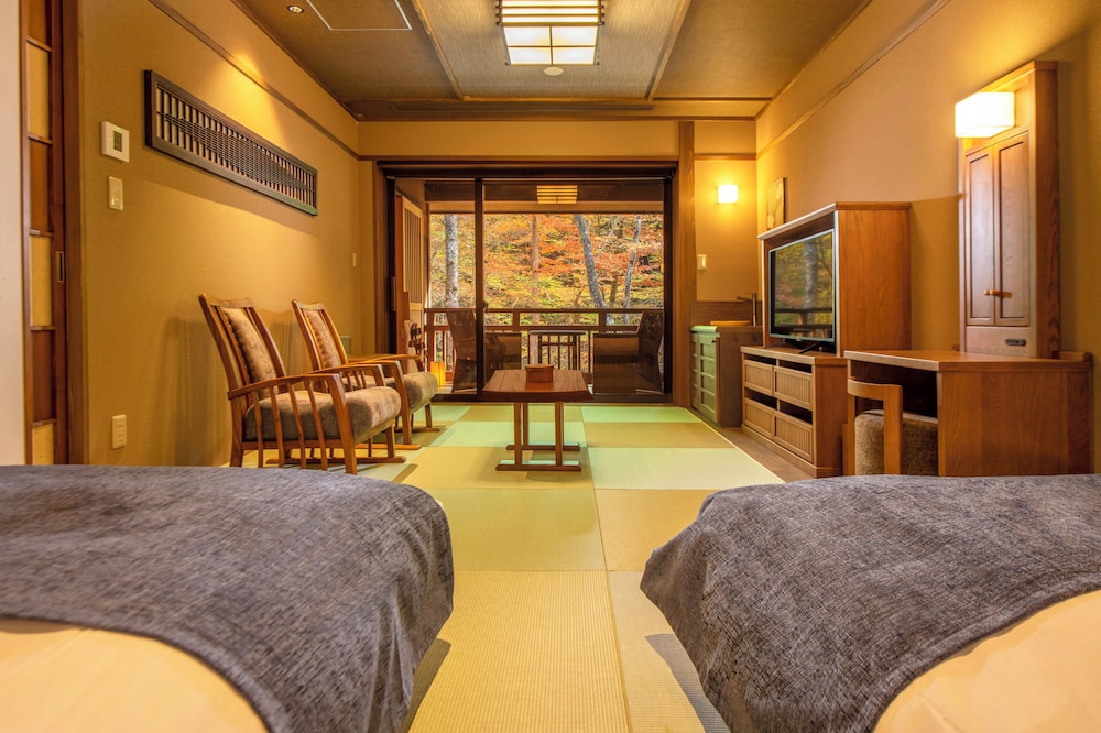ロイヤル ツインルーム 客室2 | 塩の湯温泉 蓮月