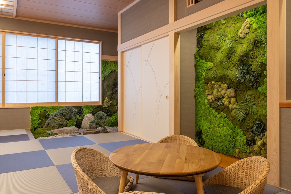プレミアム 4 人部屋 客室2 | 湯村温泉 緑屋