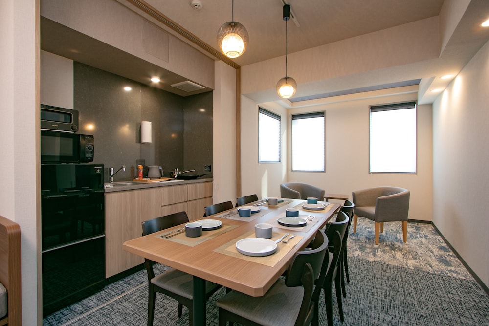 デラックス アパートメント 客室内のダイニングエリア0 | Minn 浅草かっぱ橋