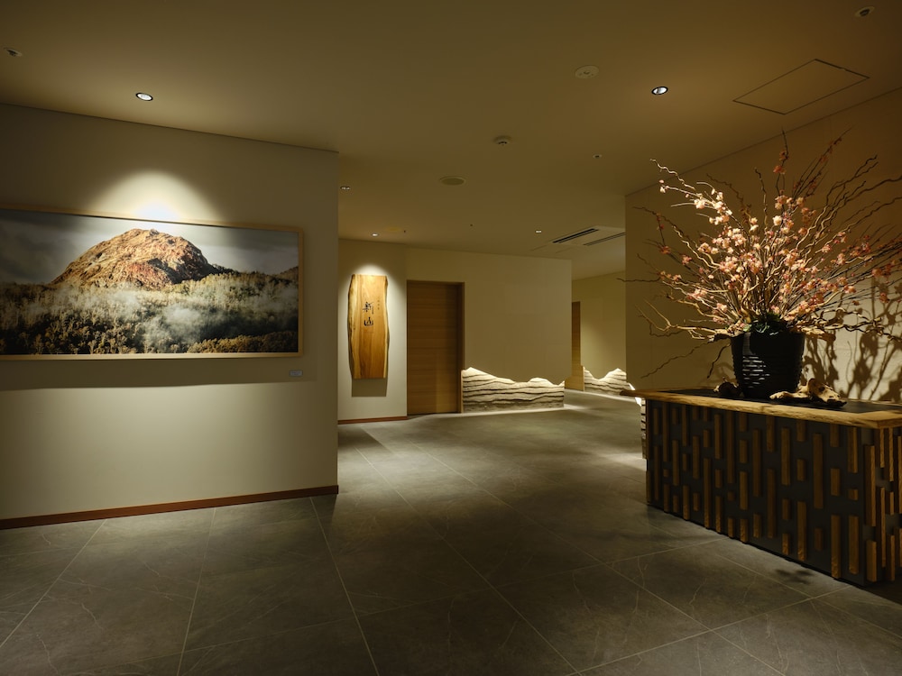 [東館]温泉露天風呂付ジュニアスイート 山側 禁煙 旅館のお食事処3 | 洞爺湖 鶴雅リゾート 洸の謌