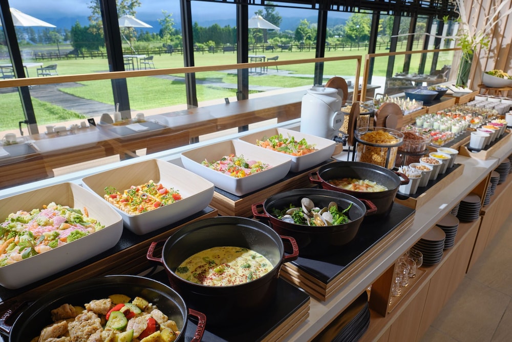 [西館]和洋室 湖側 禁煙 旅館のお食事処5 | 洞爺湖 鶴雅リゾート 洸の謌