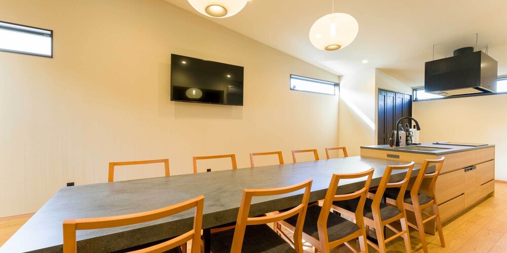 [ペット不可] B棟 12名定員 禁煙 客室内のダイニングエリア2 | Rakuten STAY VILLA 鴨川