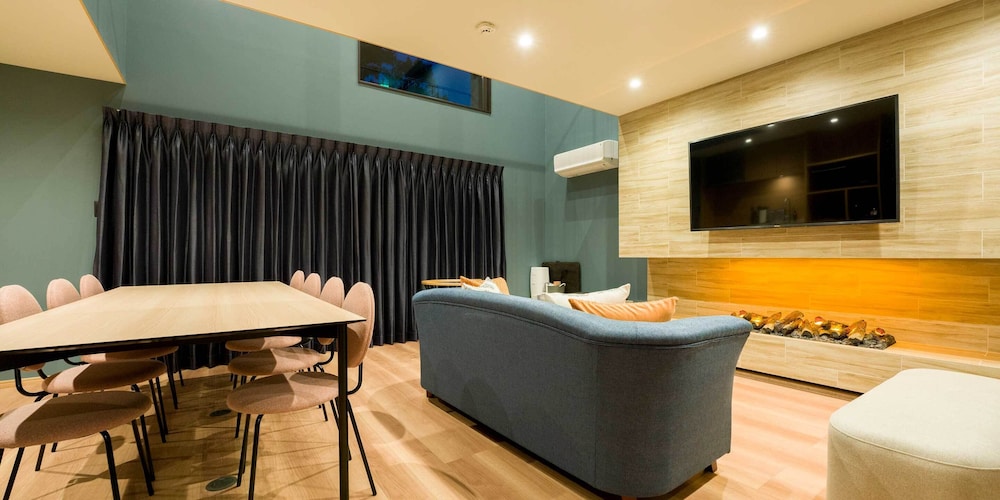 [ペット同室可] D棟 10名定員 禁煙 客室内のダイニングエリア0 | Rakuten STAY VILLA 鴨川