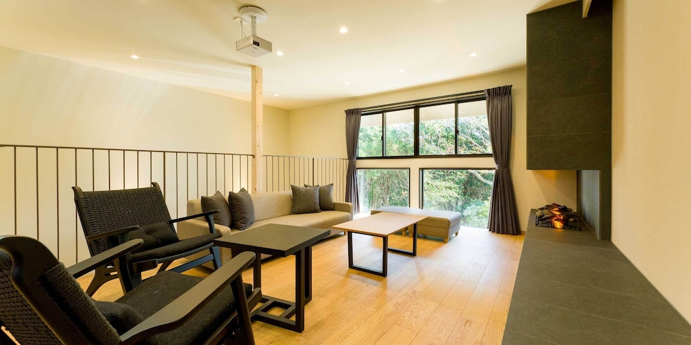 [ペット不可] B棟 12名定員 禁煙 リビング エリア1 | Rakuten STAY VILLA 鴨川