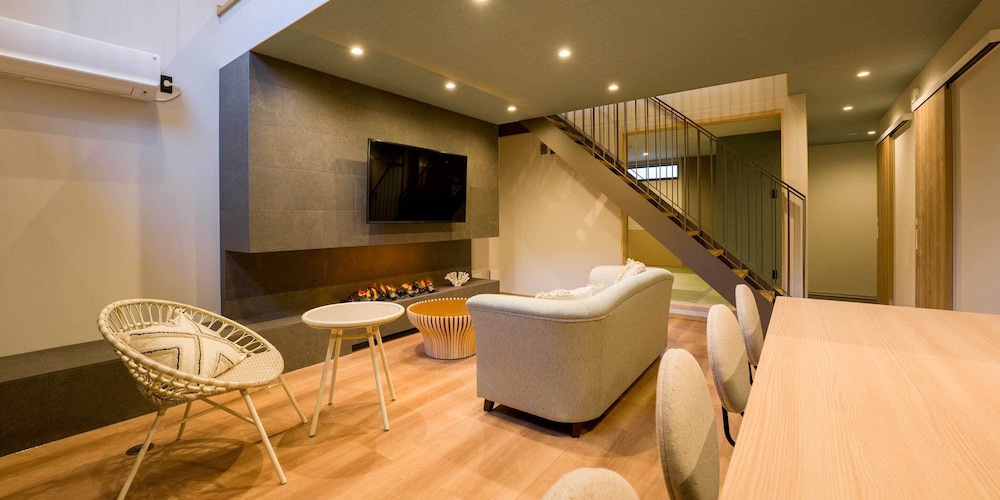 [ペット同室可] D棟 10名定員 禁煙 リビング エリア1 | Rakuten STAY VILLA 鴨川