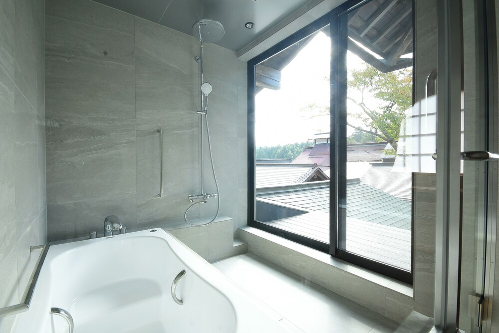 スイートルーム (Bamboo Shade) 禁煙 バスルーム1 | 高野山真田坊蓮華定院