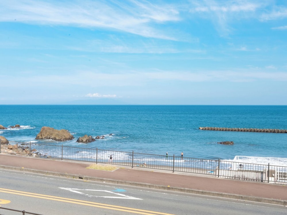 [河津浜一望 レトロモダン客室] 温泉掛流し露天風呂 バルコニーからの眺望2 | 磯あるきの湯宿 潮雲