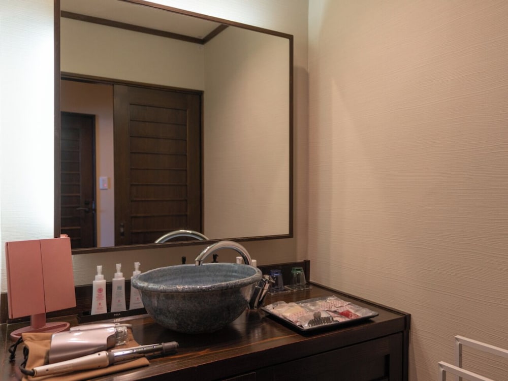 [河津浜一望 レトロモダン角部屋 ~御蔵~] 温泉掛流し露天風呂 客室の設備とサービス3 | 磯あるきの湯宿 潮雲