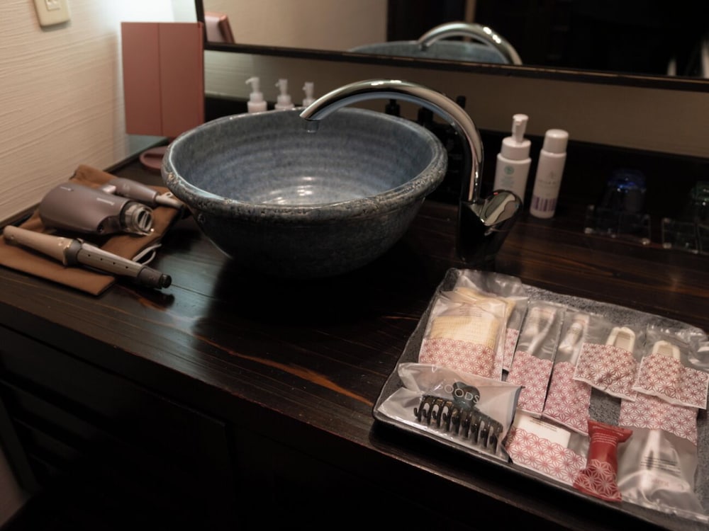 [河津浜一望 レトロモダン角部屋 ~御蔵~] 温泉掛流し露天風呂 客室の設備とサービス4 | 磯あるきの湯宿 潮雲