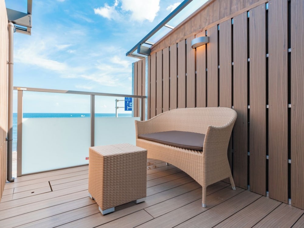 [河津浜一望 レトロモダン客室] 温泉掛流し露天風呂 バルコニー0 | 磯あるきの湯宿 潮雲