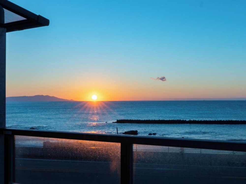 [河津浜一望 レトロモダン角部屋 ~御蔵~] 温泉掛流し露天風呂 バルコニーからの眺望3 | 磯あるきの湯宿 潮雲