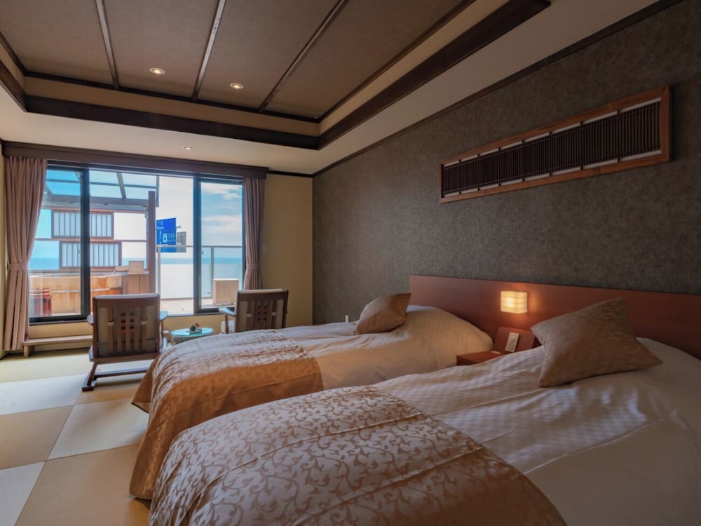 [河津浜一望 レトロモダン角部屋 ~御蔵~] 温泉掛流し露天風呂 | 磯あるきの湯宿 潮雲