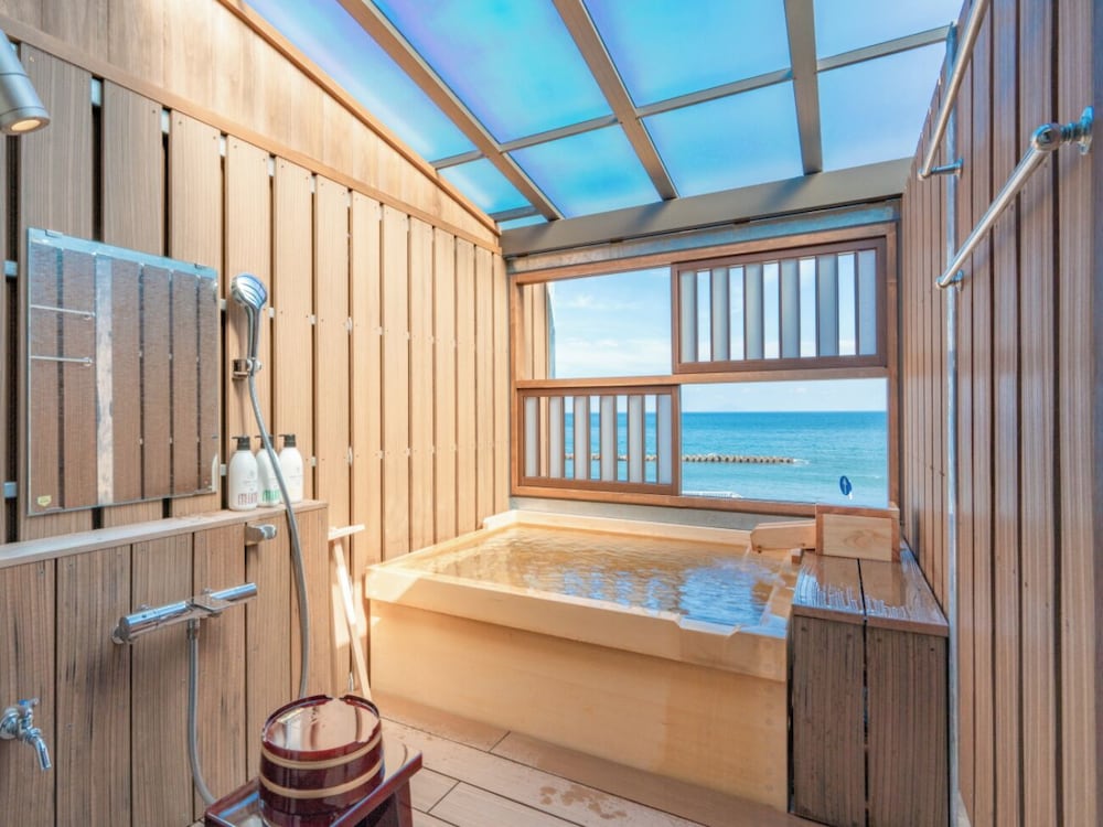 [河津浜一望 レトロモダン客室] 温泉掛流し露天風呂 客室4 | 磯あるきの湯宿 潮雲