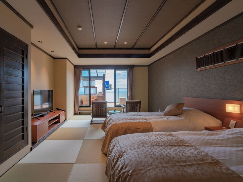 [河津浜一望 レトロモダン角部屋 ~御蔵~] 温泉掛流し露天風呂 客室2 | 磯あるきの湯宿 潮雲