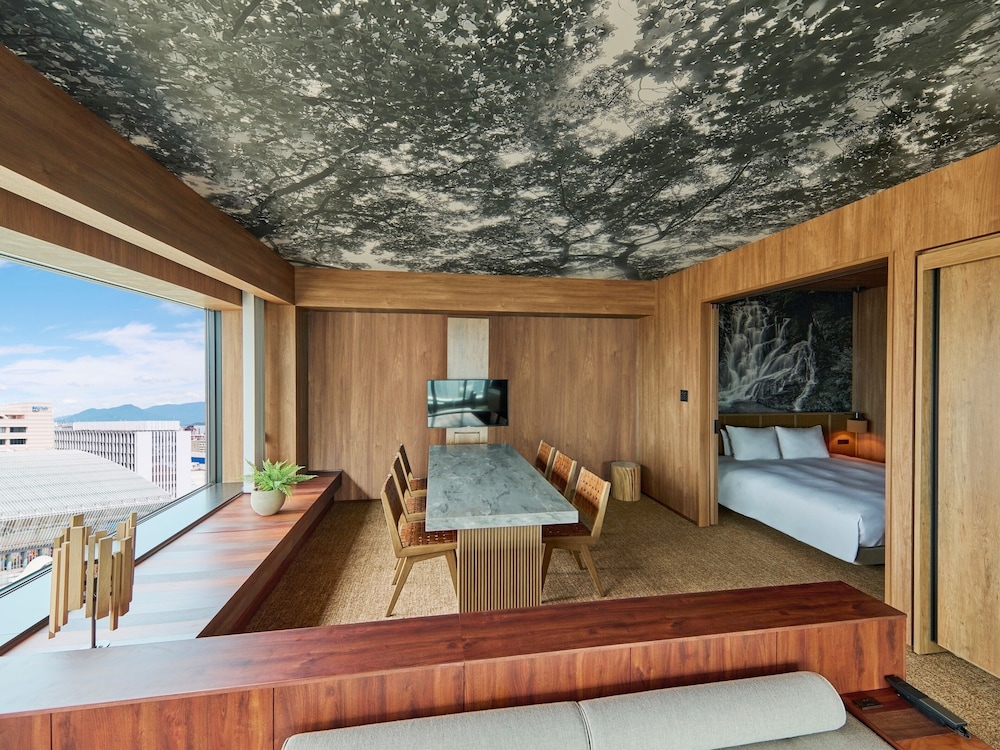 ＜スカイフロア＞バルコニースイート・キング【禁煙】 客室2 | ザ ロイヤルパーク キャンバス 福岡中洲