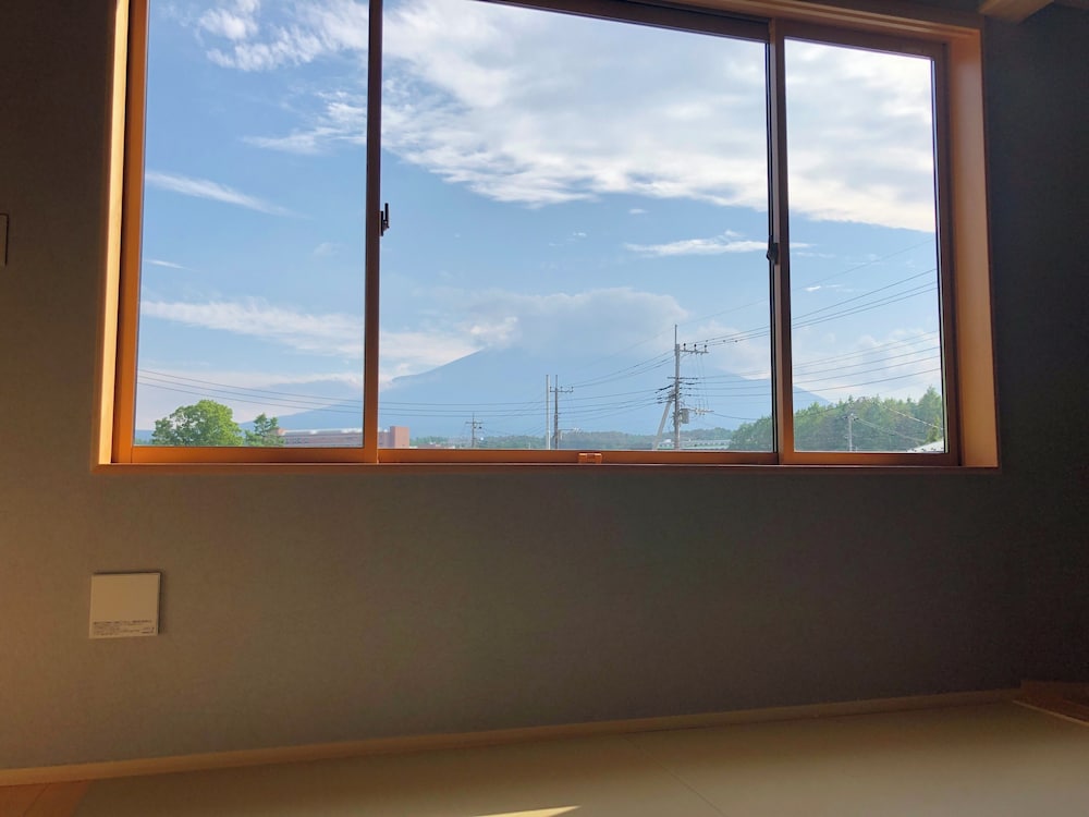 ロマンティック アパートメント バルコニー マウンテンビュー 客室3 | 八海木花館