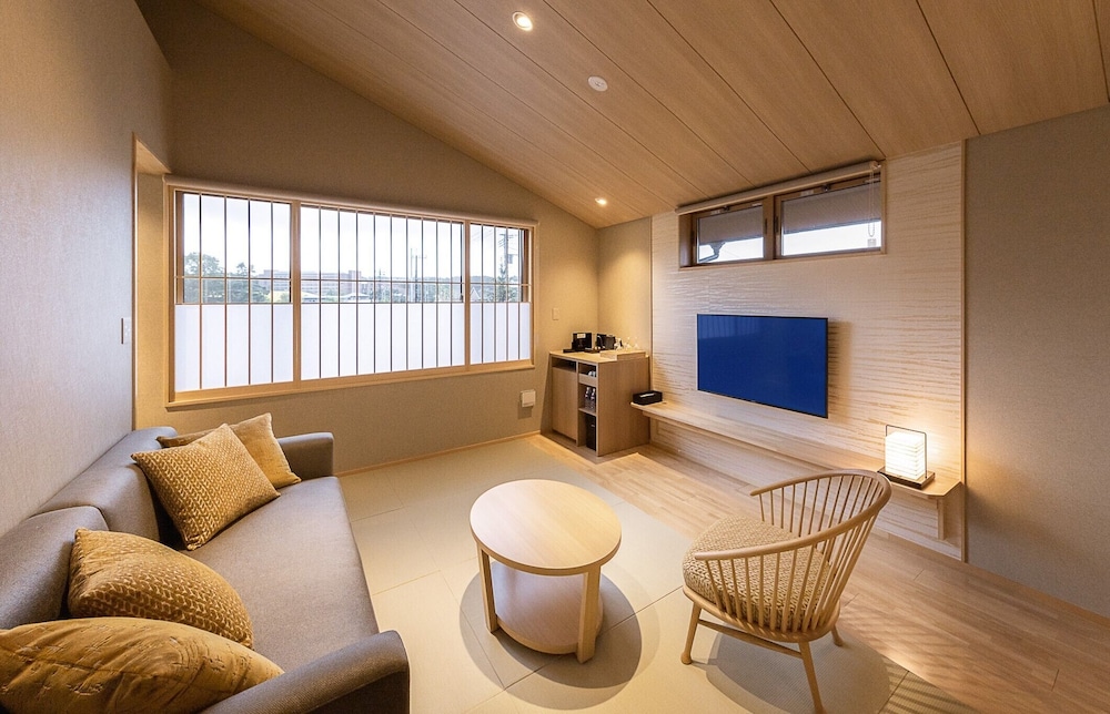 デラックス アパートメント バルコニー マウンテンビュー 客室内のダイニングエリア0 | 八海木花館