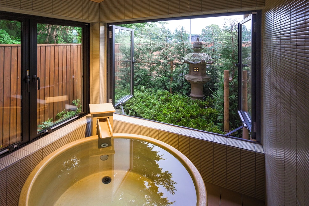 ロマンティック アパートメント バルコニー マウンテンビュー バスルーム0 | 八海木花館