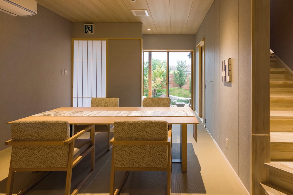 ロマンティック アパートメント バルコニー マウンテンビュー 客室1 | 八海木花館