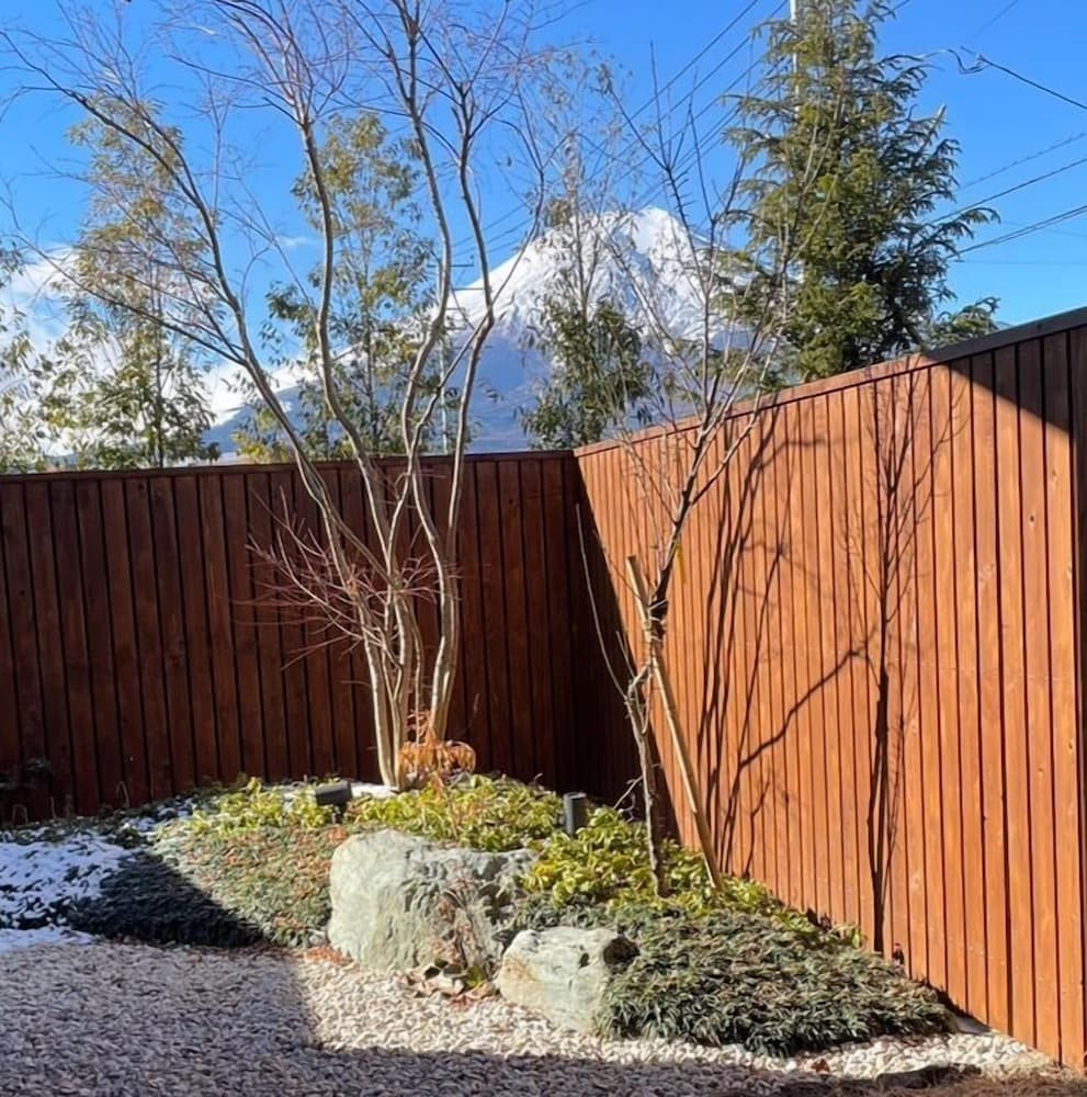 デラックス アパートメント バルコニー マウンテンビュー テラス / パティオ0 | 八海木花館