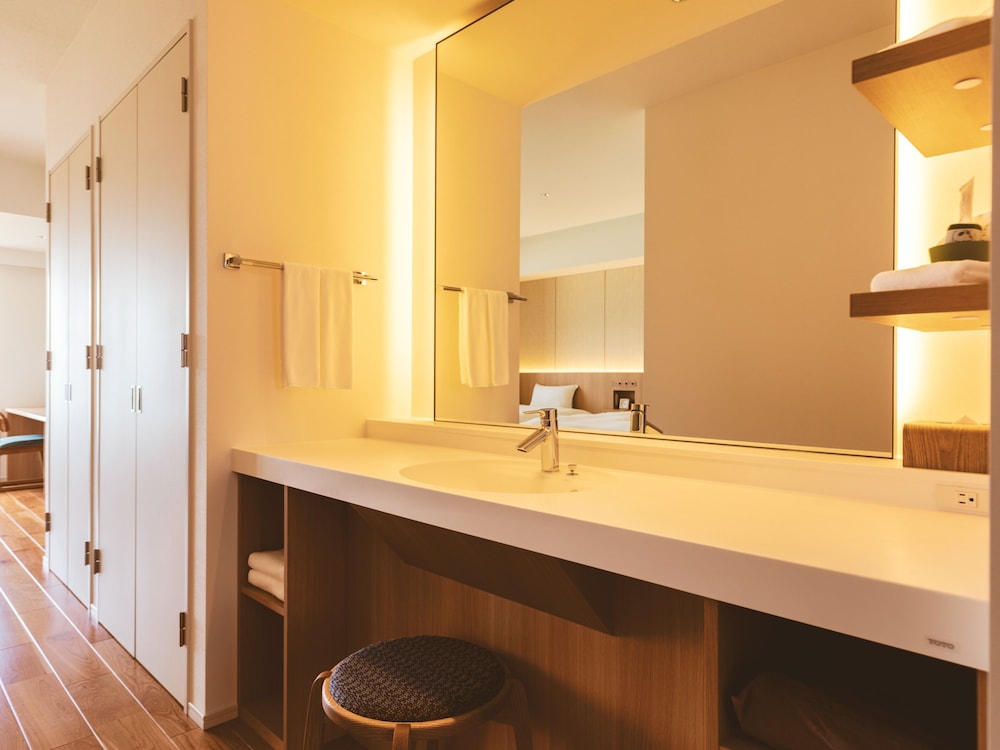 デラックス洋室 禁煙 / 50平米 (専用バスルーム - バリアフリー仕様) 客室4 | 江田島荘