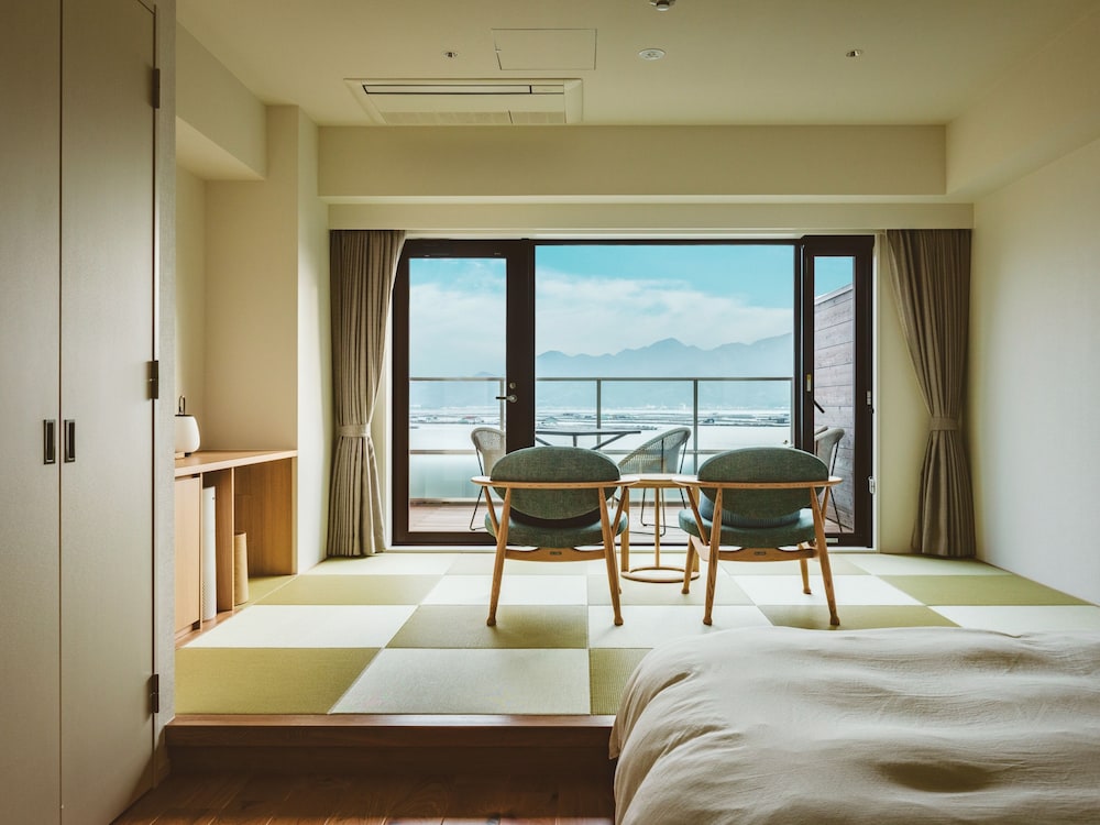 バルコニー付和洋室 禁煙 / 33平米+バルコニー (バスルーム無) 客室2 | 江田島荘