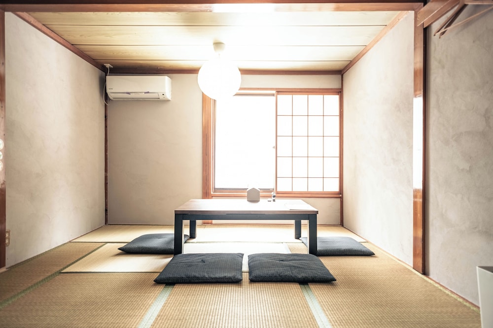 ベーシック 4 人部屋 客室1 | Little Japan ECHIGO