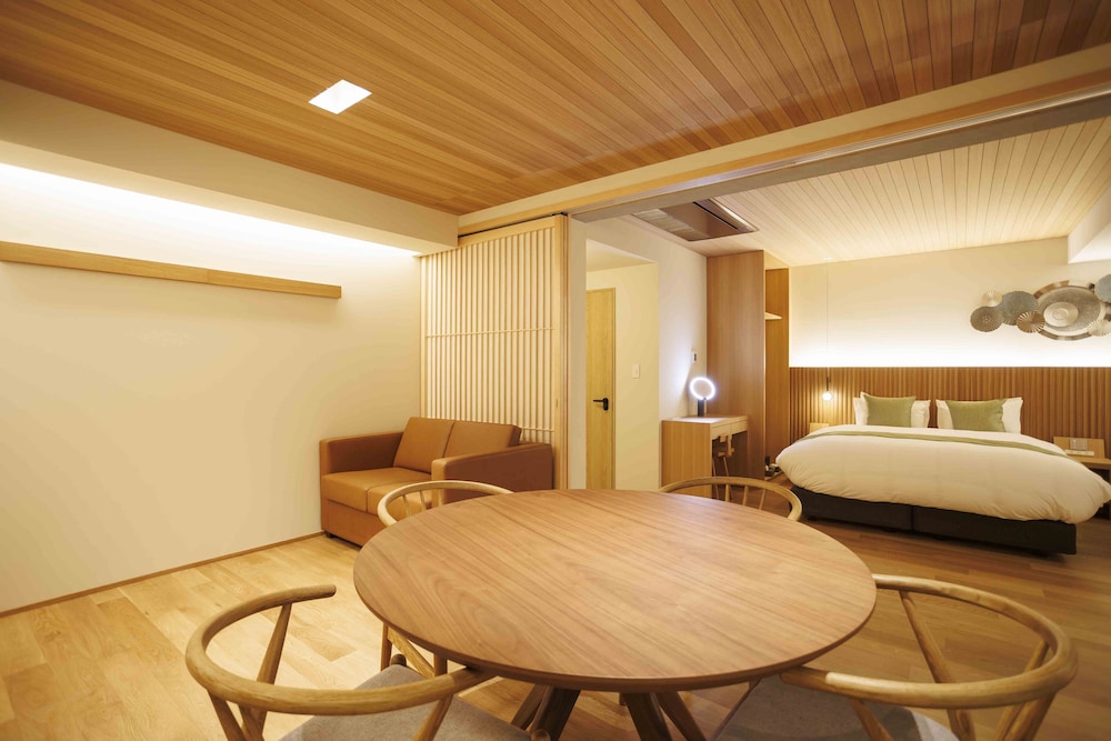 デラックス スイート サウナ リビング エリア0 | 祇園エリートテラス