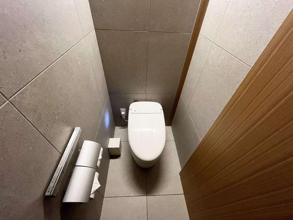 スタンダードルーム キングベッド 1 台 (1st Floor) バスルーム4 | ホテル ミル京都 祇園