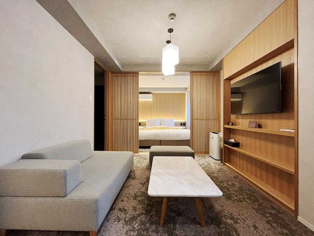 プレミアム ダブルまたはツインルーム リビング エリア1 | ホテル ミル京都 祇園