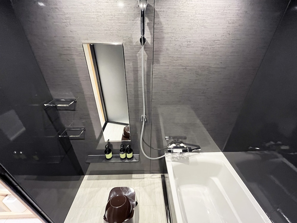 プレミアム ダブルまたはツインルーム バスルーム2 | ホテル ミル京都 祇園