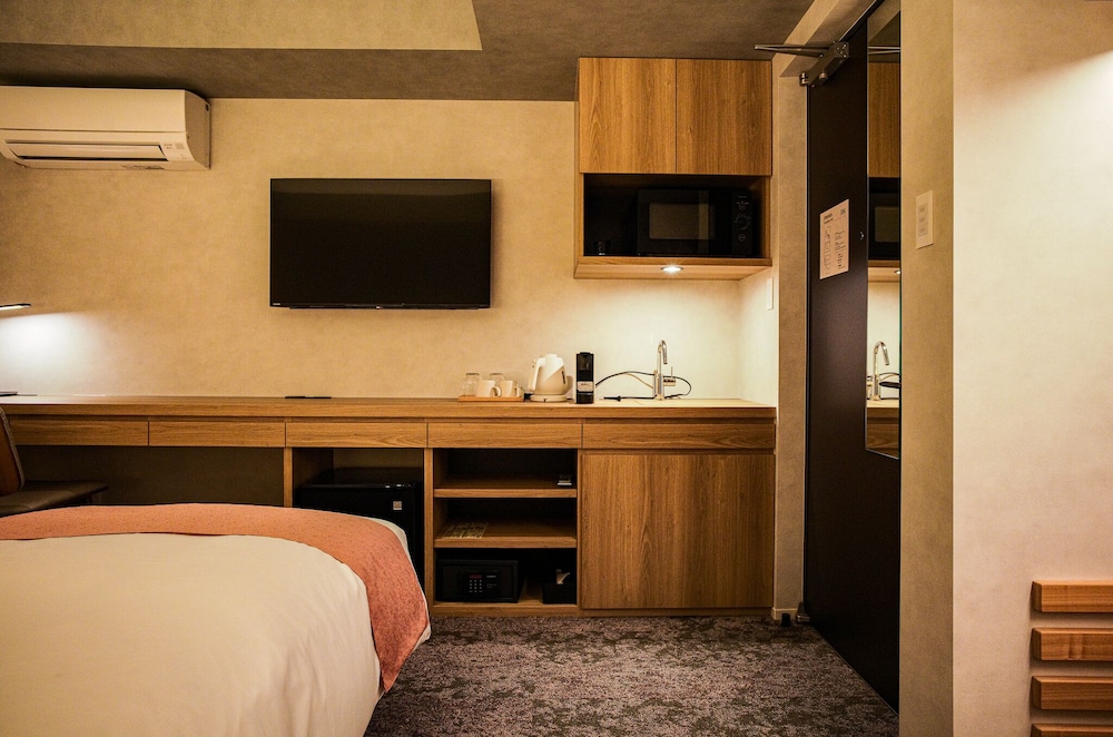 スタンダードルーム キングベッド 1 台 (1st Floor) 客室1 | ホテル ミル京都 祇園