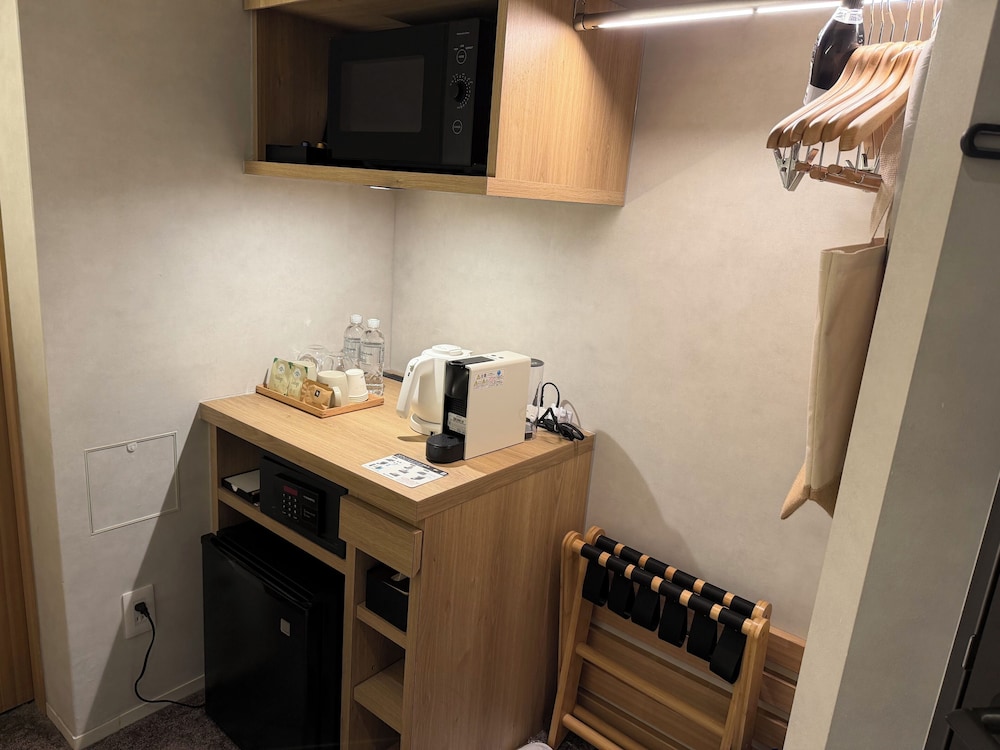 スモールスタンダードルーム キングベッド 1 台 (1st Floor) 客室5 | ホテル ミル京都 祇園