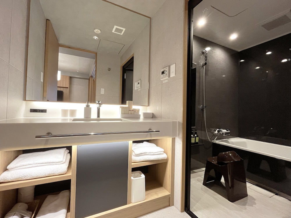 プレミアム ダブルまたはツインルーム バスルーム1 | ホテル ミル京都 祇園