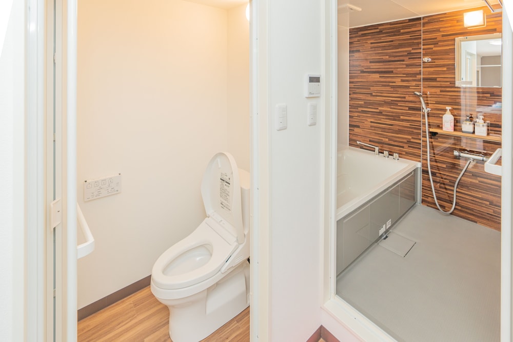 ファミリー スタジオ ベッド (複数台) 浴槽 パーシャル オーシャン ビュー バスルーム0 | DUO マーメイドステイ