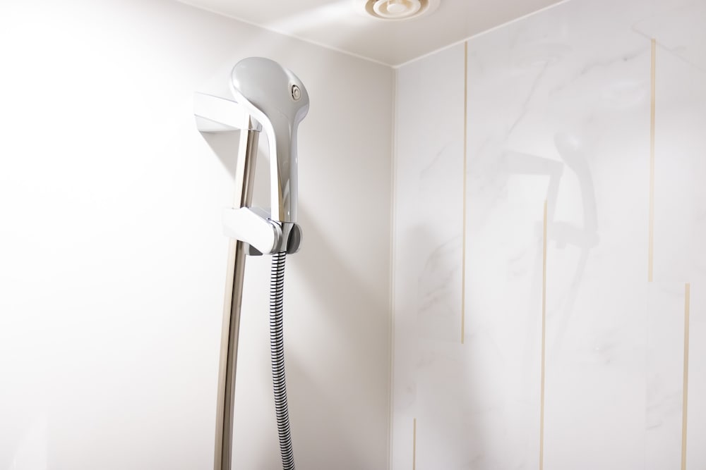 ベーシック 4 人部屋 (3F) バスルーム1 | カモメスローホテル ザ コンパクト