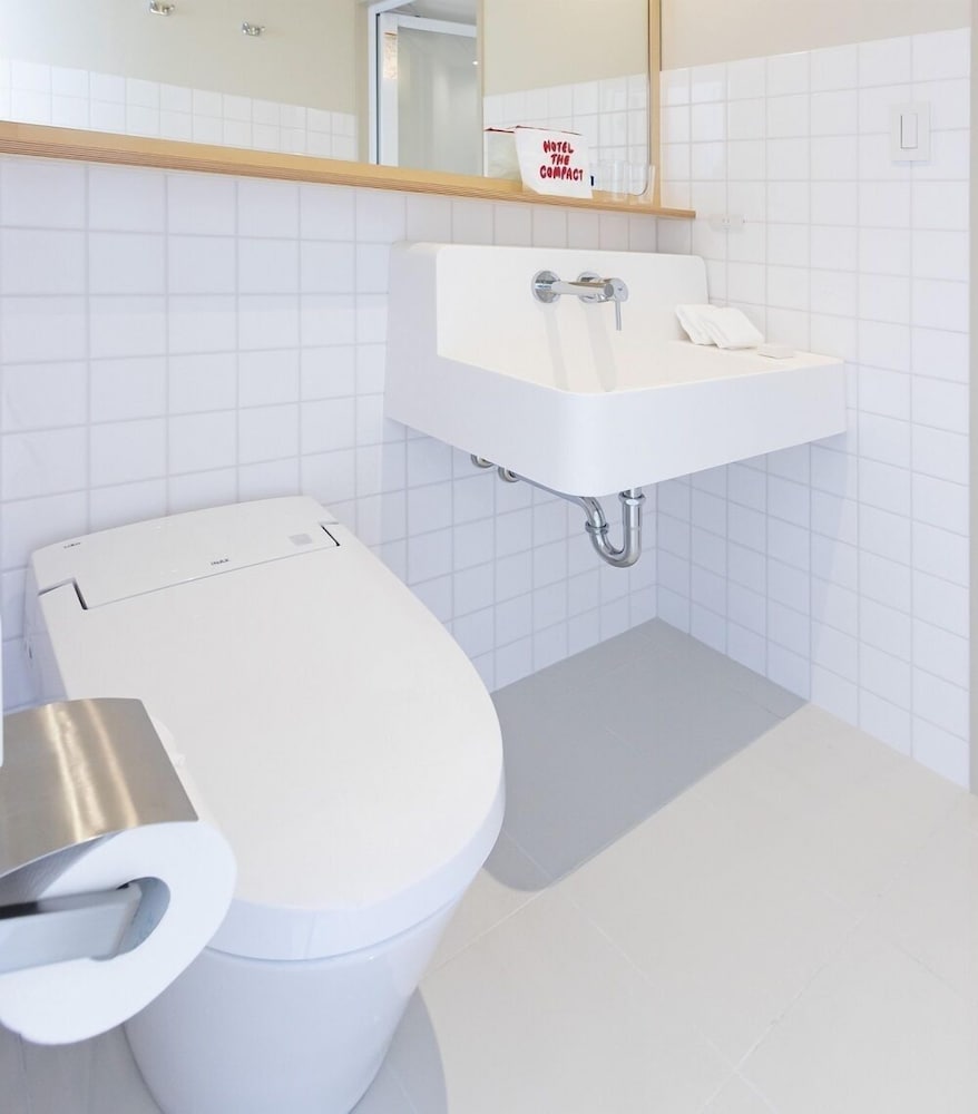 ベーシック ダブルルーム (3F) 客室1 | カモメスローホテル ザ コンパクト