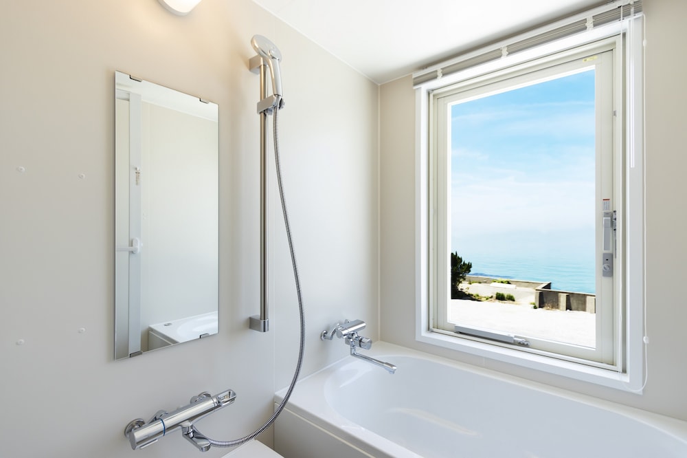 スーペリア ルーム (3F) バスルーム1 | カモメスローホテル ザ コンパクト