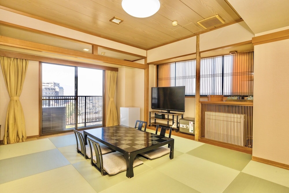 クラシック 4 人部屋 禁煙 リビング エリア0 | ホテル古柏園