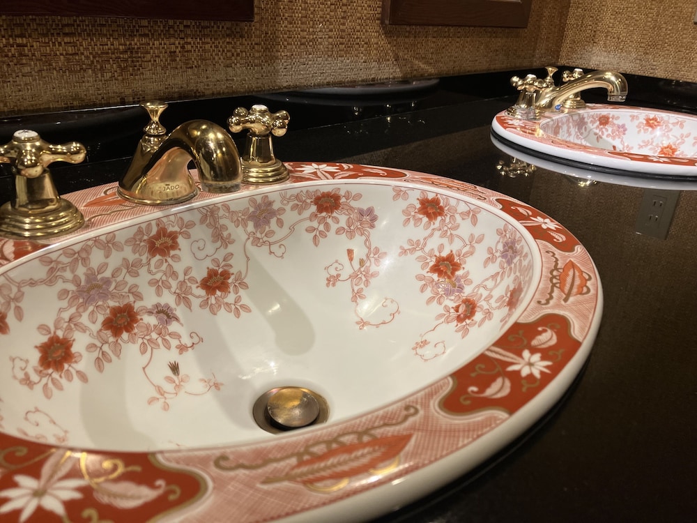 灯小路和洋室 (14畳+TW) 禁煙 客室3 | 湯峡の響き 優彩