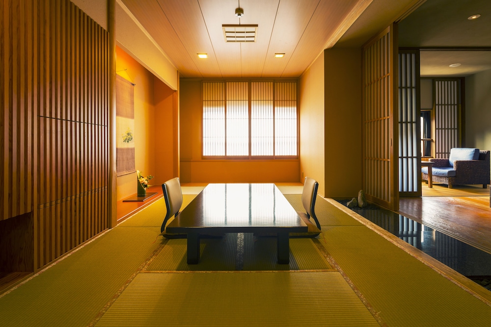 灯小路和洋室 (14畳+TW) 禁煙 客室2 | 湯峡の響き 優彩