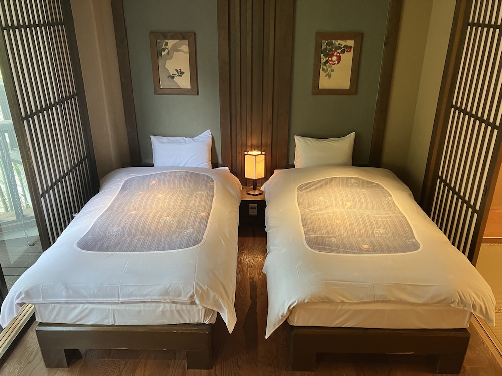 灯小路和洋室 (14畳+TW) 禁煙 | 湯峡の響き 優彩