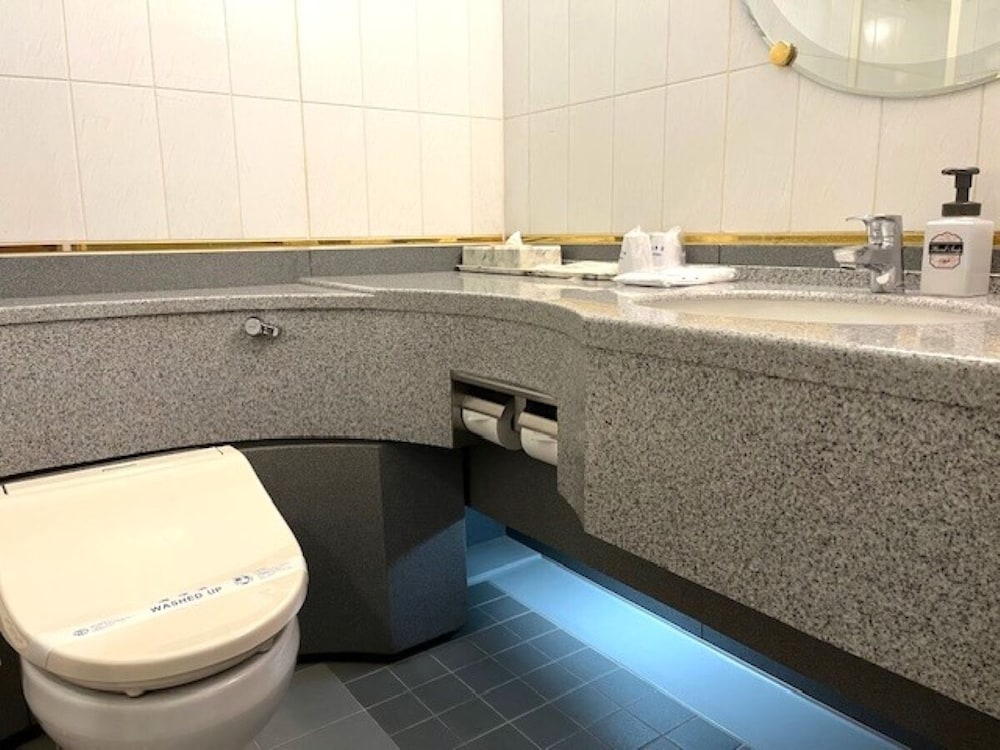 [スタンダードフロア] 洋室セミスイート (夜景眺望側) 喫煙可 バスルーム0 | ホテルセイリュウ