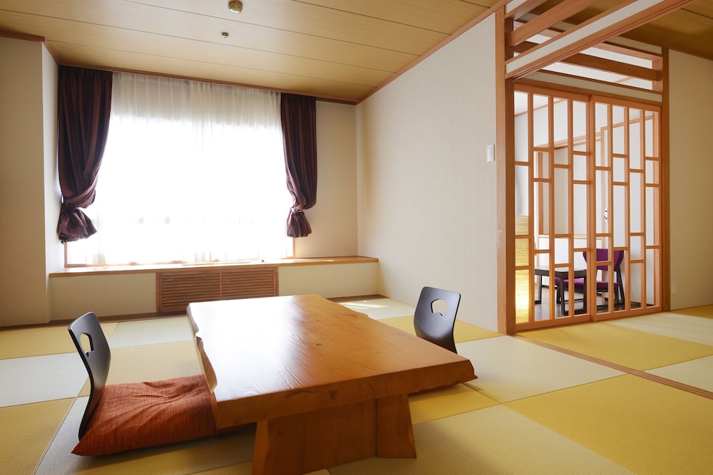 [コンフォートフロア青龍の森] 和室 (夜景眺望側) 禁煙 シティ ビュー0 | ホテルセイリュウ