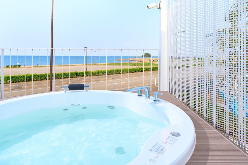 スイート オーシャンビュー 客室2 | WHARF&CO.