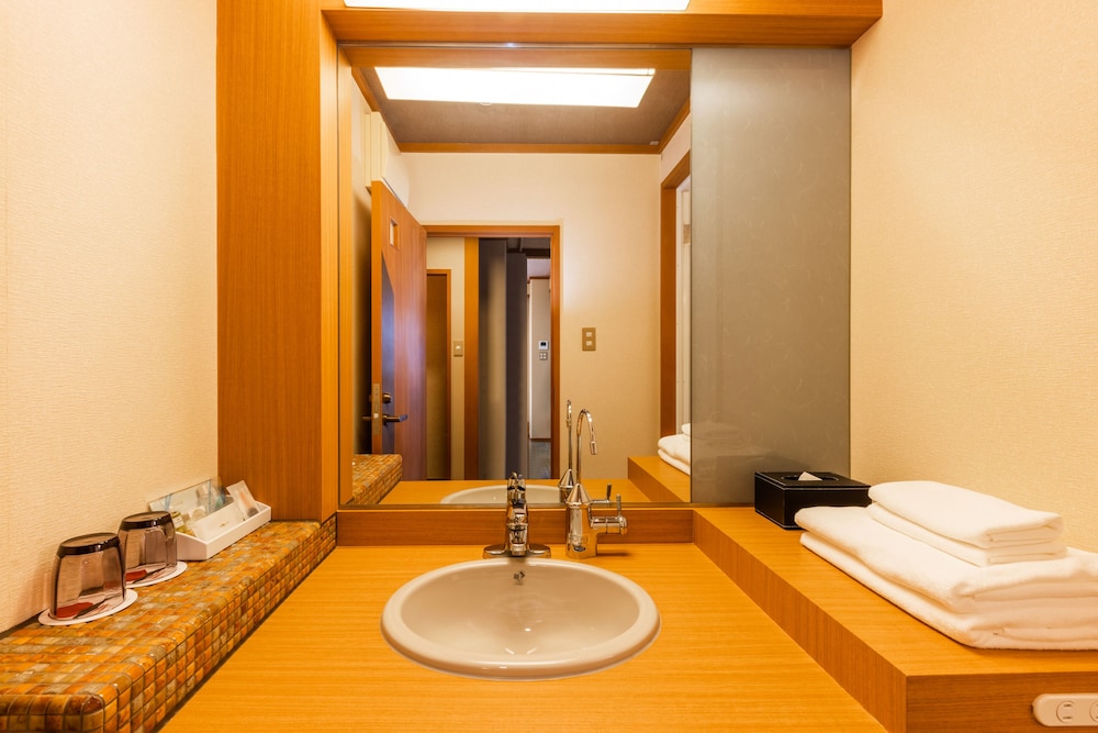 デラックス和室10畳 + リビングルーム 禁煙 バスルーム1 | 銚子グランドホテル