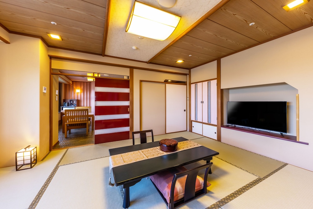 デラックス和室10畳 + リビングルーム 禁煙 客室1 | 銚子グランドホテル