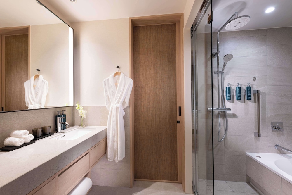 ツインデラックスルーム(オーシャンビュー) バスルーム1 | ヒルトン沖縄宮古島リゾート